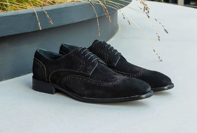 Men's Oxford shoes with a buckle closure and a pointed toeSuede Lace-Up Shoe Black