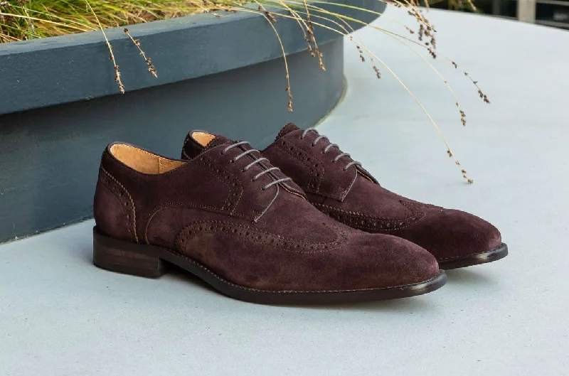 Men's Oxfords with a classic silhouette and a high - shine finishSuede Lace-Up Shoe Brown Men's Oxfords with a classic silhouette and a high - shine finishSuede Lace-Up Shoe Brown