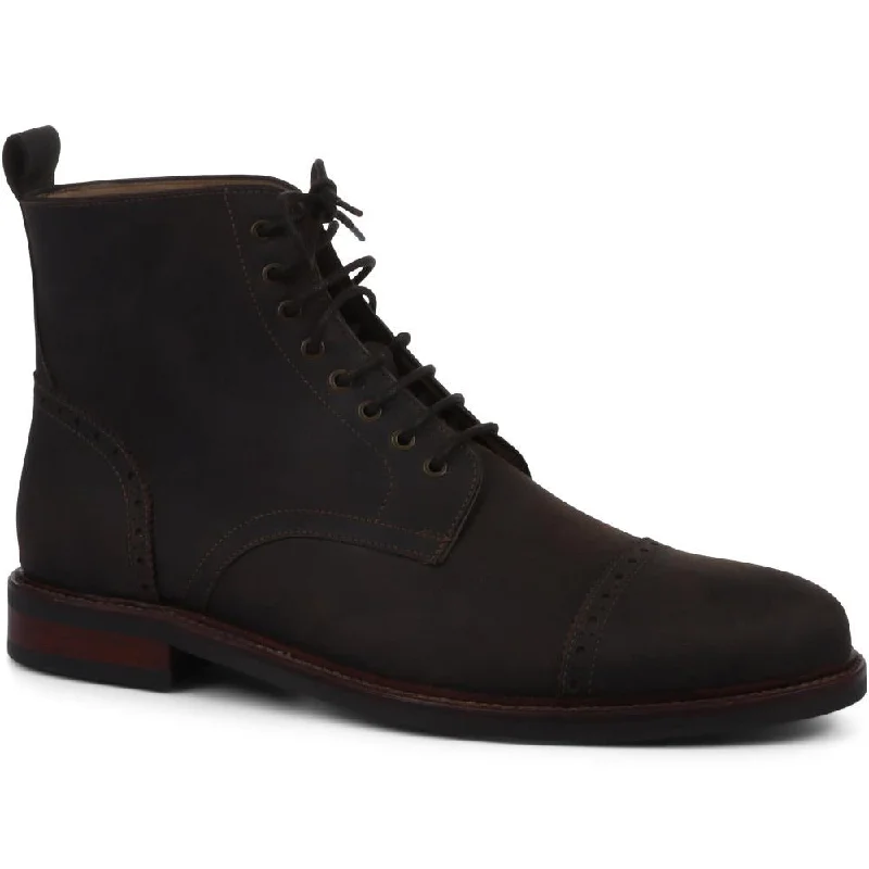 Men's casual sneakers with a mesh upperDarius Men's Leather Brogue Boots - DARIUS / 319 222 Men's casual sneakers with a mesh upperDarius Men's Leather Brogue Boots - DARIUS / 319 222