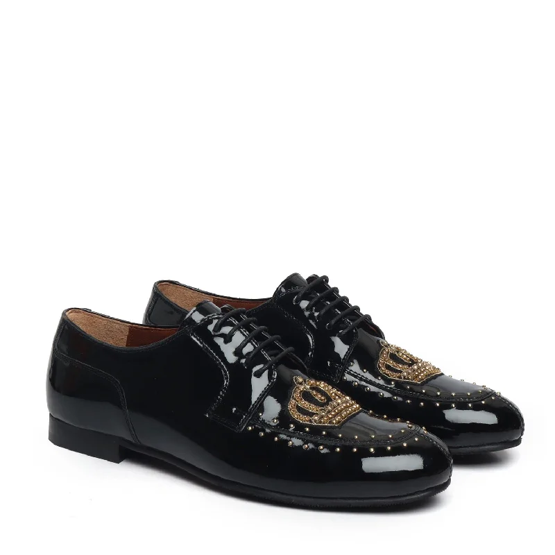 Brogue - perforated men's Oxfords for a traditional lookBlack Patent Leather Lace-Up Shoes with Ethnic Studded Crown Zardosi by Brune & Bareskin Brogue - perforated men's Oxfords for a traditional lookBlack Patent Leather Lace-Up Shoes with Ethnic Studded Crown Zardosi by Brune & Bareskin