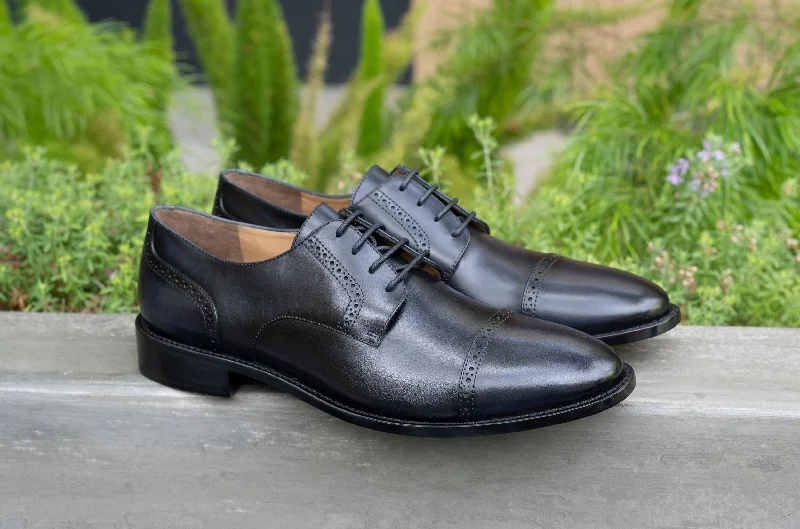 Men's Oxfords with a contrast stitching on the weltJean Pierre Calfskin Lace-Up Oxford Charcoal Men's Oxfords with a contrast stitching on the weltJean Pierre Calfskin Lace-Up Oxford Charcoal