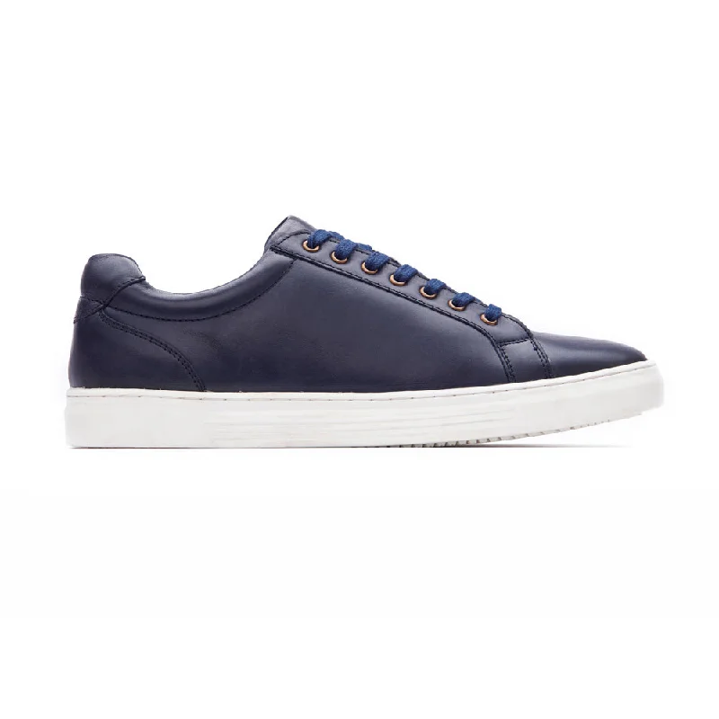 Men's casual shoes with a flexible rubber outsoleLeather Trainer - Navy
