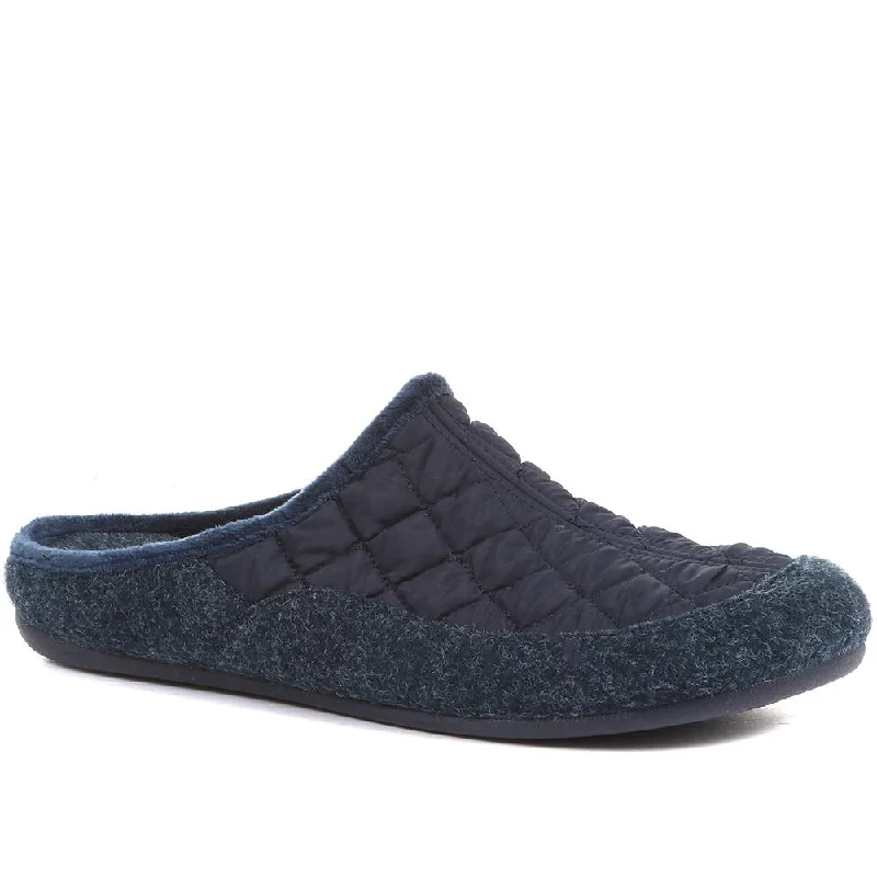 Men's slippers with a logo patch on the sideLightweight Mule Slippers - KOY36010 / 322 760 Men's slippers with a logo patch on the sideLightweight Mule Slippers - KOY36010 / 322 760