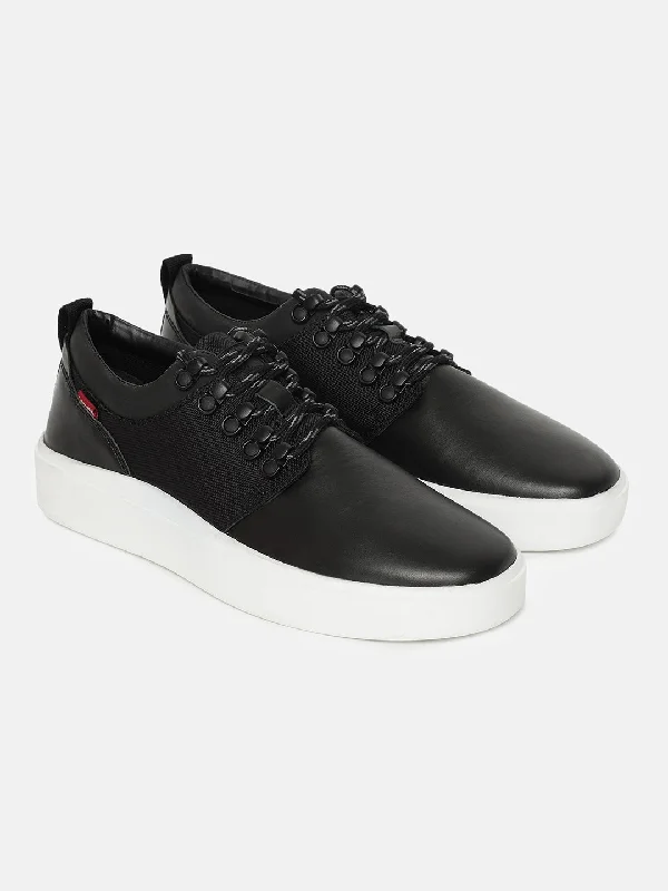 Suede men's casual shoes in earthy tonesMen's Black Solid Shoes