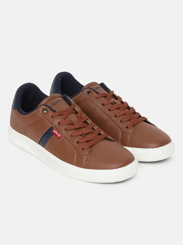 Men's casual shoes with a metallic trimMen's Brown Colorblock Shoes