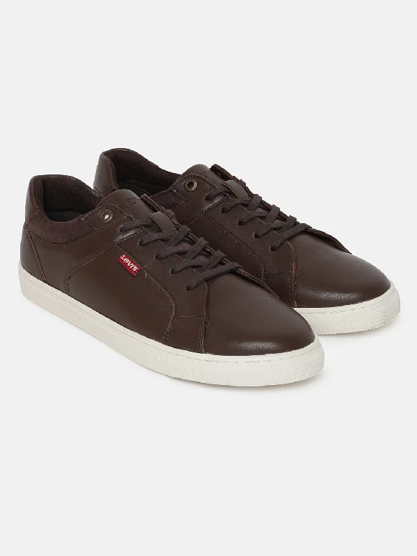 Men's casual shoes with a padded heel for comfortMen's Brown Solid Shoes