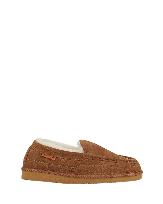 Men's slippers with a logo patch on the sideMens Hush Puppies Leander Slippers Warm Winter Slip On Chestnut Suede Shoes Men's slippers with a logo patch on the sideMens Hush Puppies Leander Slippers Warm Winter Slip On Chestnut Suede Shoes