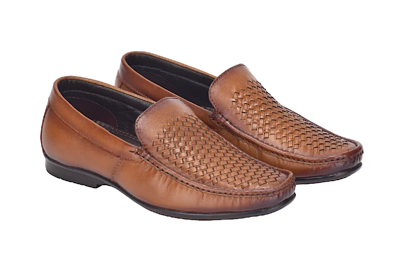 Men's loafers with a moc - toe designMENS LEATHER LOAFER SHOE 996805