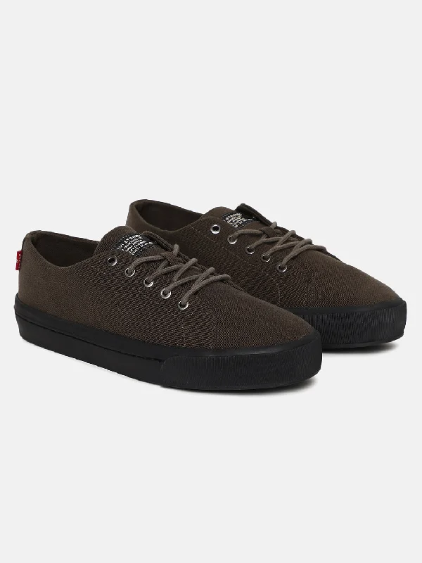 Men's casual shoes with a sporty look and feelMen's Olive Solid Shoes