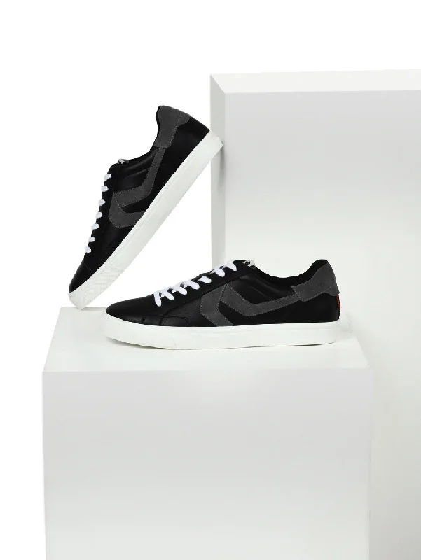 Men's casual sneakers with a mesh upperMen's Swift Black Casual Shoes