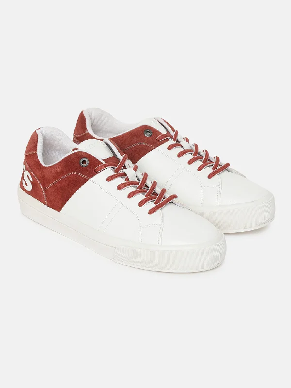 Men's casual shoes with a stretchy side panelMen's White And Red Colorblock Shoes