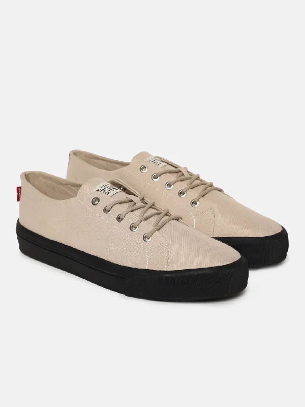 Men's casual shoes with a metallic trimMen's White Solid Shoes