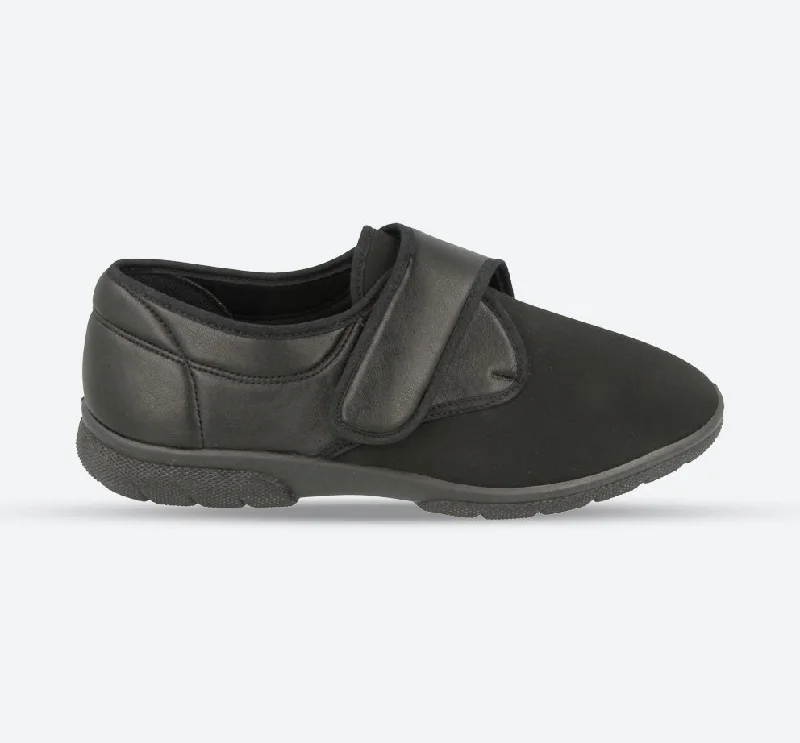Leather men's casual shoes with a scuffed finishMens Wide Fit DB Carlton Shoes