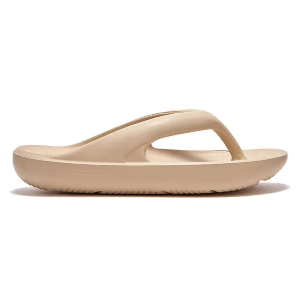 Men's slippers with a shock - absorbing midsoleNew Balance x Taw Toe 5601 Pool Slides - BEG Men's slippers with a shock - absorbing midsoleNew Balance x Taw Toe 5601 Pool Slides - BEG