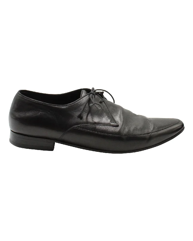 Men's Oxfords with a padded collar for a comfortable fitSaint Laurent Lace Up Oxfords in Black Leather