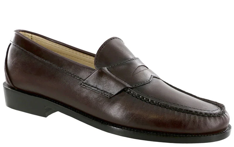Suede men's loafers for a soft and luxurious feelSAS Penny 40