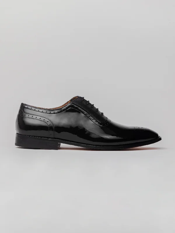 Men's Oxford shoes with a polished leather finishSuave Oxford -Patent Black