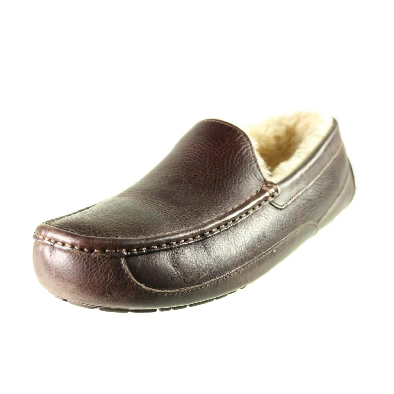 Men's slippers with a decorative pom - pom or tasselUgg Australia Mens Ascot Leather Lined Loafer Slippers