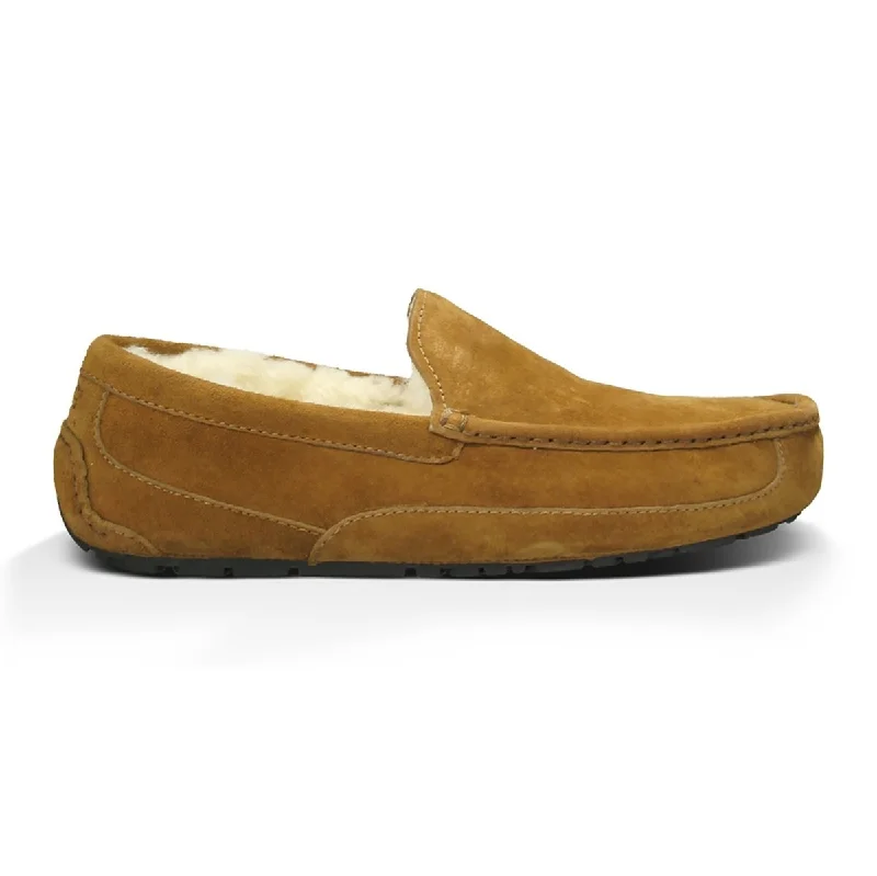 Men's slippers with a shock - absorbing midsoleUGG Men's Ascot Chestnut Suede