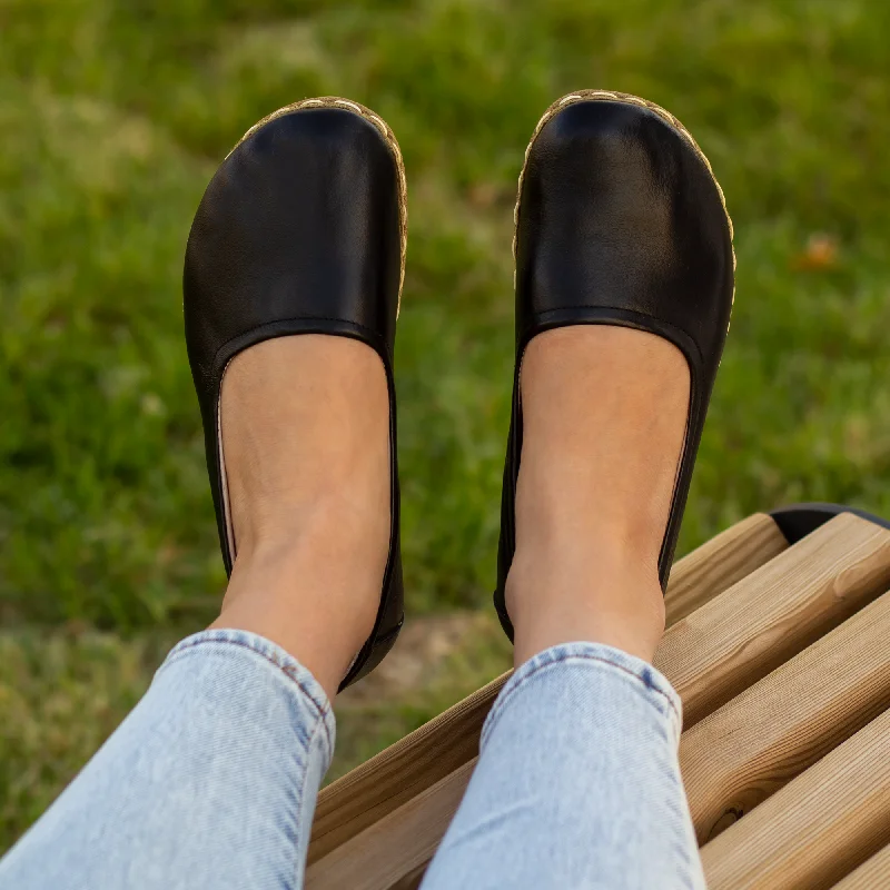 Men's beach barefoot shoes with a sand - resistant designHandmade Barefoot Leather Shoes for Women in Black