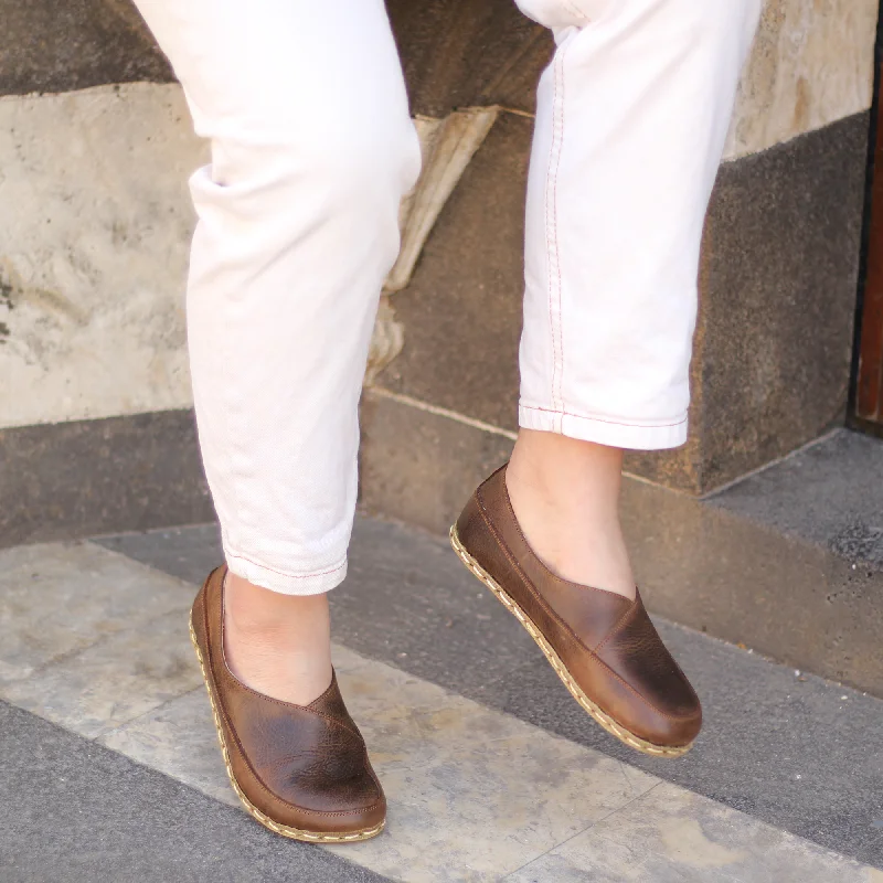 Men's barefoot shoes with a minimalist logo and clean linesHandmade Barefoot Loafers for Women Crazy Classic Brown Men's barefoot shoes with a minimalist logo and clean linesHandmade Barefoot Loafers for Women Crazy Classic Brown