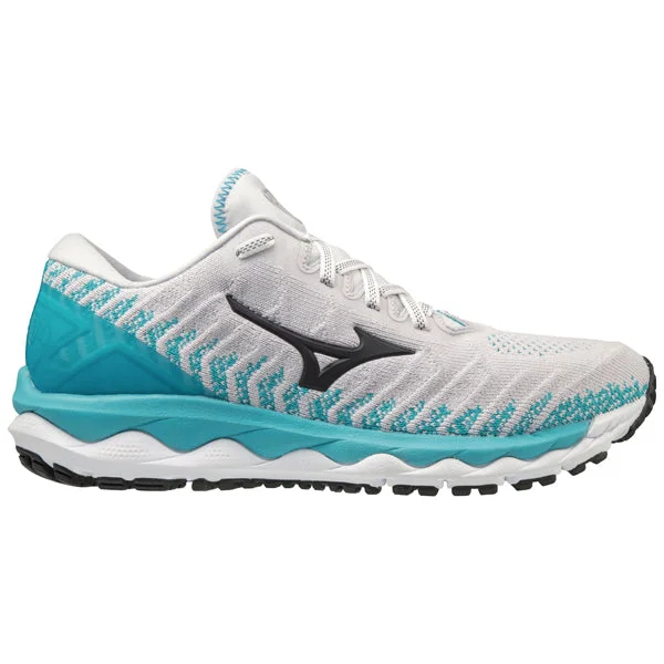 Men's running shoes with a supportive midfoot strapWomen's Sky 4 Waveknit