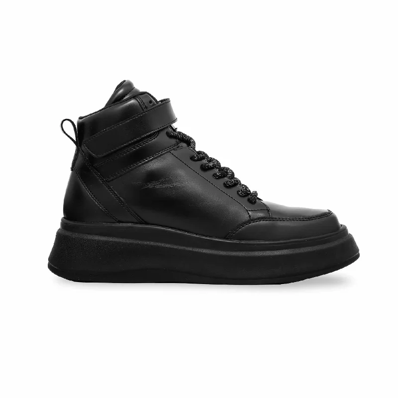 Men's sneakers with a reflective stripe for visibilityBlack Casual Sneaker AT7363