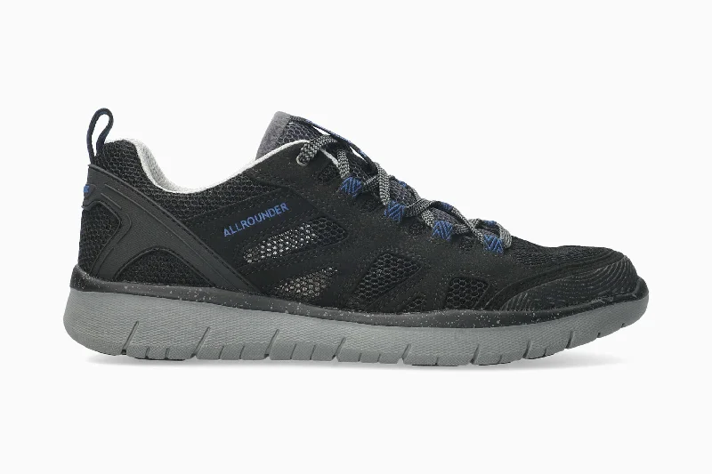 Men's sneakers with a decorative logo on the sideMoment - Black