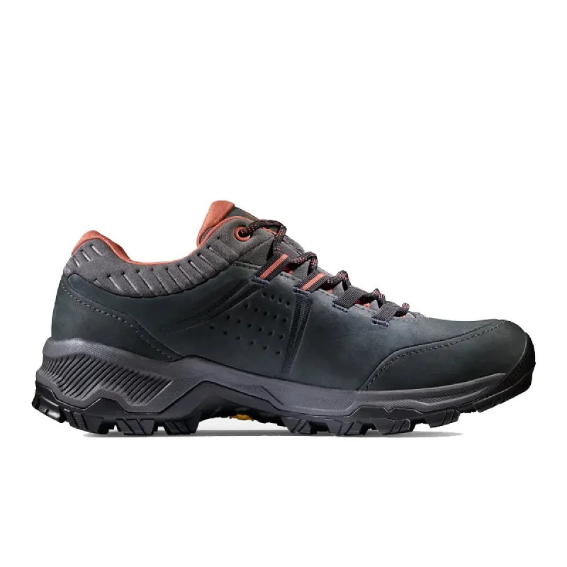 Men's walking shoes with a leather lining for breathabilityNova IV Low GTX - Black/Apricot Men's walking shoes with a leather lining for breathabilityNova IV Low GTX - Black/Apricot