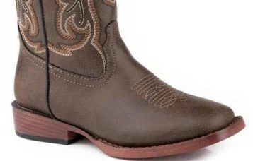 Men's cowboy boots with a distressed leather finishRoper Boy's Patrick Square Toe Western Boot in Brown Men's cowboy boots with a distressed leather finishRoper Boy's Patrick Square Toe Western Boot in Brown