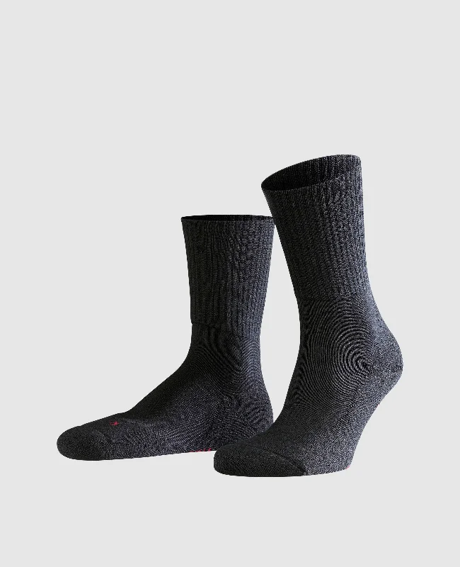 Men's boat shoes with a tassel detailFalke Walkie Light Unisex Socks - Black