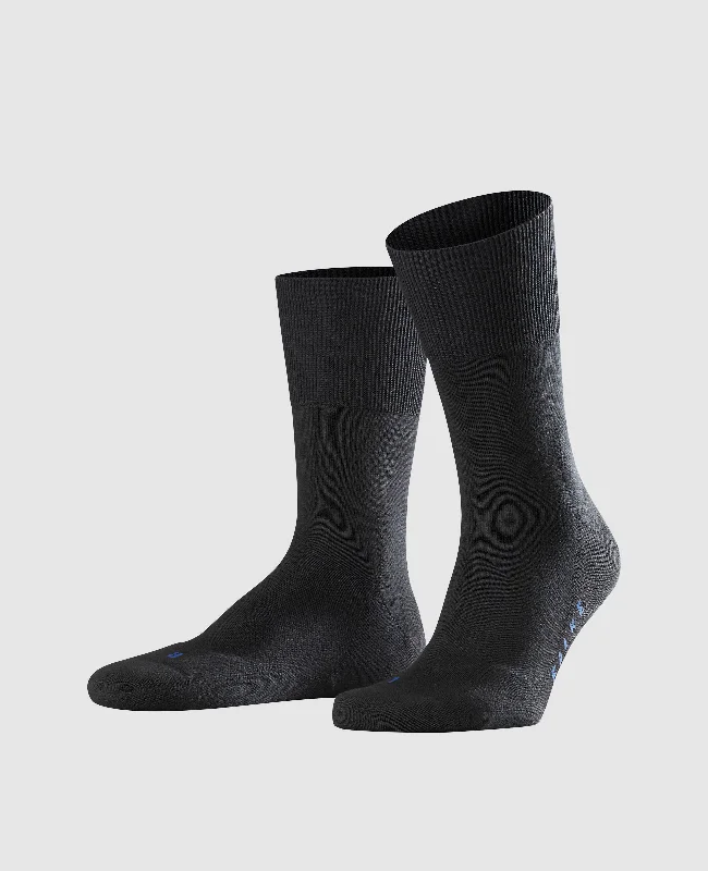 Men's boat shoes with a rubber outsole for durabilityFalke Run Unisex Socks - Black