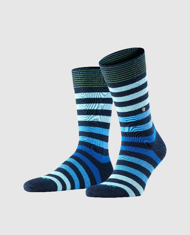 Canvas men's boat shoes for a casual summer lookBurlington Blackpool Men's Socks - Marine Canvas men's boat shoes for a casual summer lookBurlington Blackpool Men's Socks - Marine