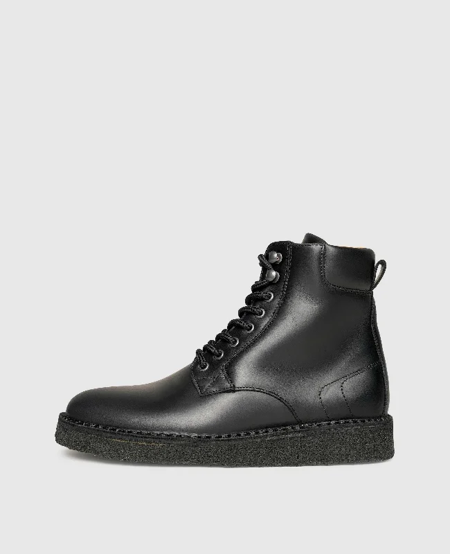 Low - top men's boat shoes for a sleek appearanceBetty PDB - Black