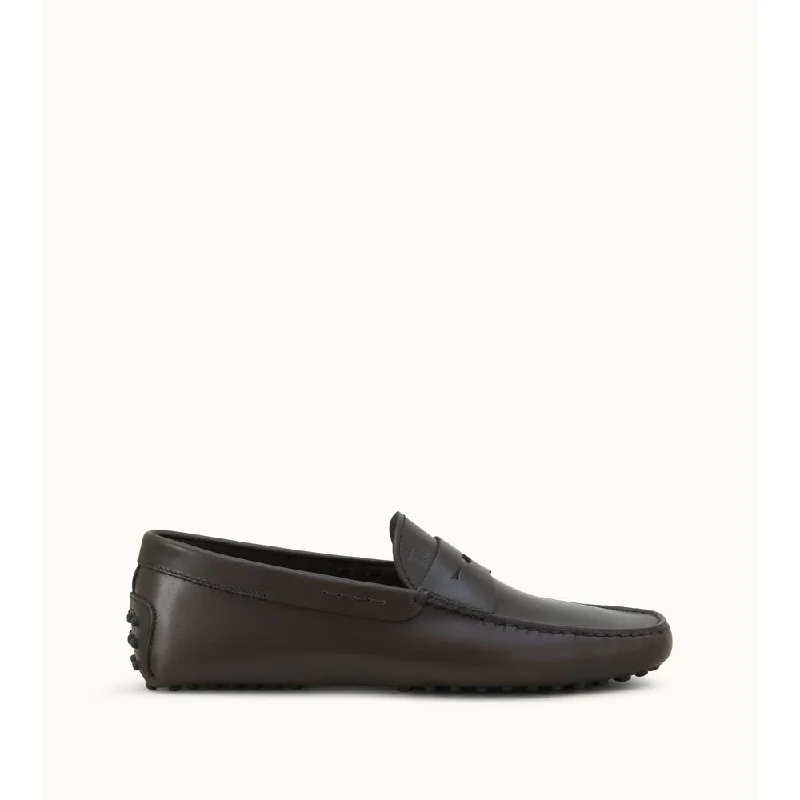 Men's formal shoes with a contrast stitching detailGommino Driving Shoes in Leather Men's formal shoes with a contrast stitching detailGommino Driving Shoes in Leather