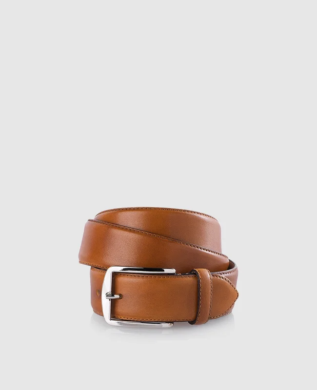 Men's boat shoes with a branded logo on the sideMen’s leather belt in cognac - Cognac Men's boat shoes with a branded logo on the sideMen’s leather belt in cognac - Cognac