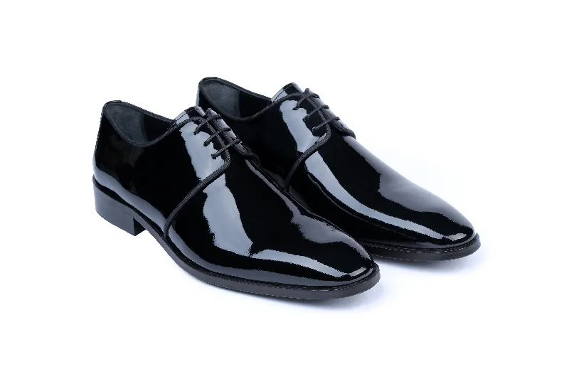 Men's formal shoes with a decorative perforationMykonos Patent Leather Derby