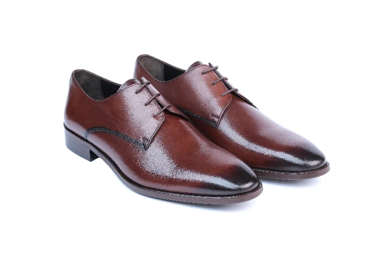 Men's formal shoes with a decorative perforationPela Derby Shoes