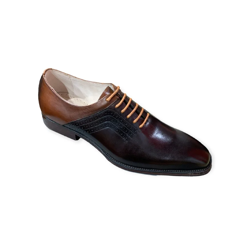 Men's formal shoes with a wingtip designSTACY ADAMS: Halloway 25585