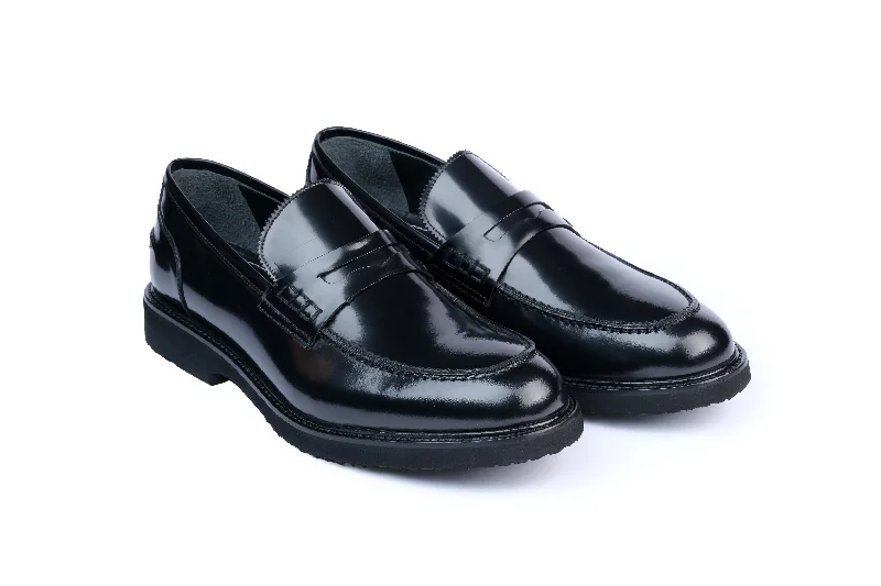 Men's formal shoes with a leather sole and heelTavro Penny Loafer