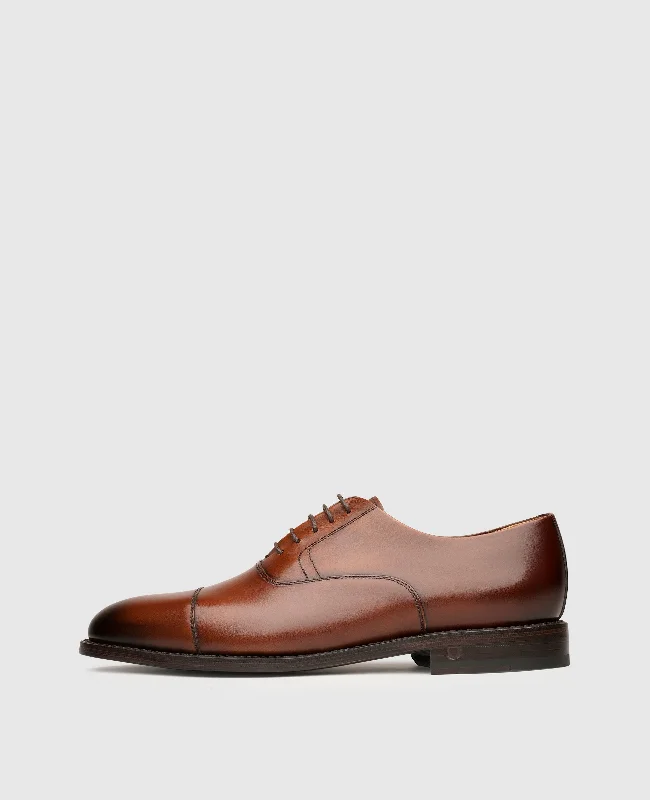 Men's boat shoes with a leather lacing systemWinston CO - Nut brown